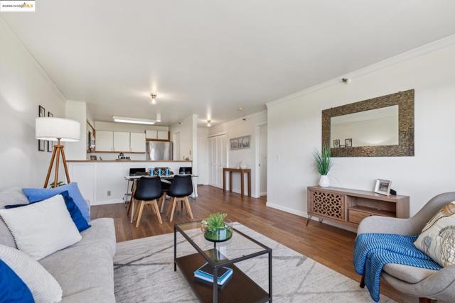 1205 Melville Sq, Richmond CA: https://media.crmls.org/mediaz/efa5cade-b48f-436a-a984-68ca8db1fe3e.jpg