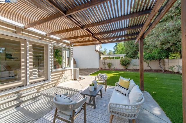 847 Dana Cir, Livermore CA: https://media.crmls.org/mediaz/efa5cdf3-f049-4af0-bd10-1026bfcbe6d1.jpg