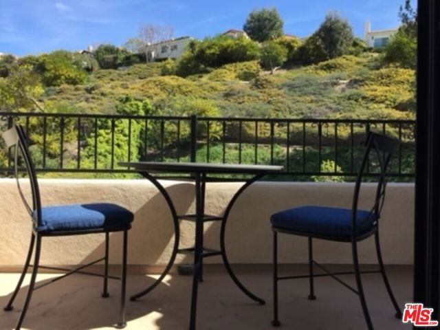16763 Monte Hermoso Drive, Pacific Palisades CA: https://media.crmls.org/mediaz/efa6cba7-2ed3-4976-8eb2-efb15322b679.jpg