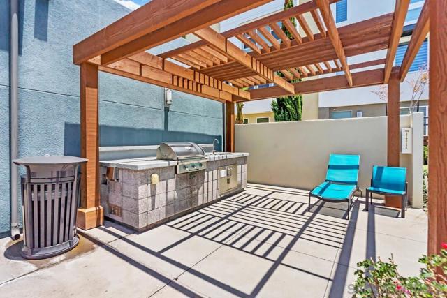 722 Anchor Ct, Chula Vista CA: https://media.crmls.org/mediaz/efa7012c-278e-4a42-97be-d607f34dcff3.jpg