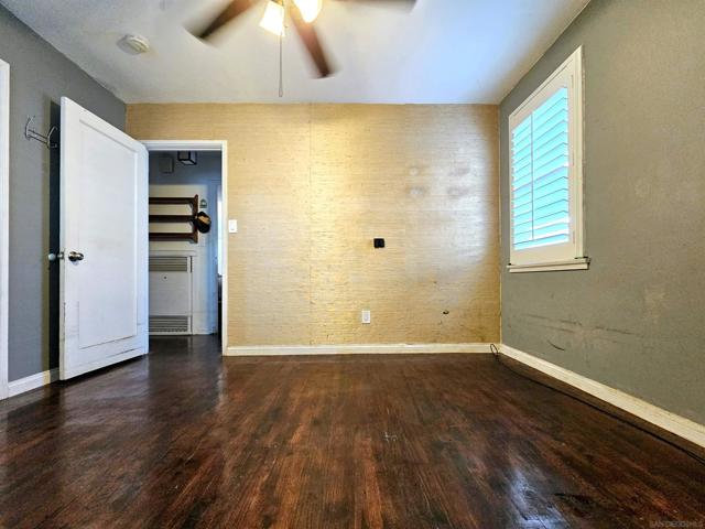 425 E 16Th St, National City CA: https://media.crmls.org/mediaz/efa73731-84f2-486e-a710-dbf681144bfe.jpg