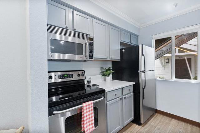 41 Grandview Street, Santa Cruz CA: https://media.crmls.org/mediaz/efa79214-8f85-4d7b-af5b-63ed3c3ad317.jpg