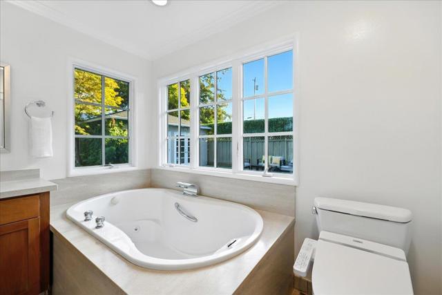 162 Del Monte Avenue, Los Altos CA: https://media.crmls.org/mediaz/efa7b9b1-dcb3-4789-94d6-93c284ccc291.jpg