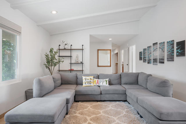 2450 Tamarisk Road, Palm Springs CA: https://media.crmls.org/mediaz/efa7ceb7-4c9c-4ae2-b22f-102167d5b8a9.jpg