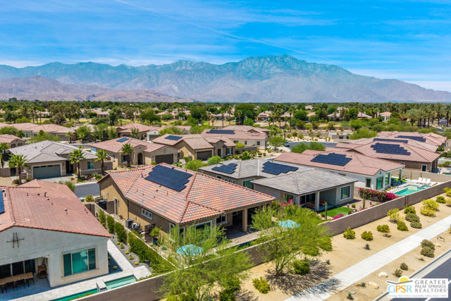 14 Cork Tree, Rancho Mirage CA: https://media.crmls.org/mediaz/efa7d0f6-f432-4278-864a-0b7545a6e97b.jpg