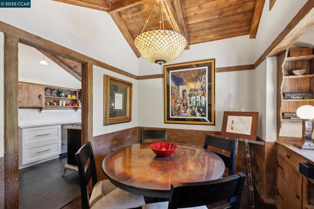 1611 Carmel Dr, Walnut Creek CA: https://media.crmls.org/mediaz/efa7d1cd-4a91-47d1-afa1-424d1f8ad4df.jpg