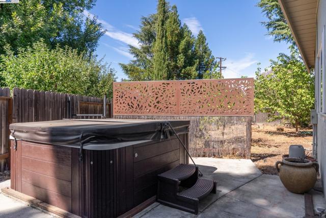 1515 Grove Way, Concord CA: https://media.crmls.org/mediaz/efa862d5-46db-43ff-a026-eee143532d04.jpg