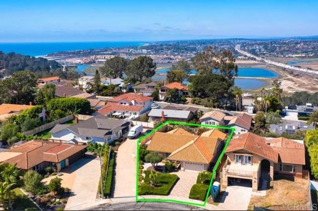 Detail Gallery Image 2 of 34 For 2476 Pinewood St, Del Mar,  CA 92014 - 3 Beds | 2 Baths