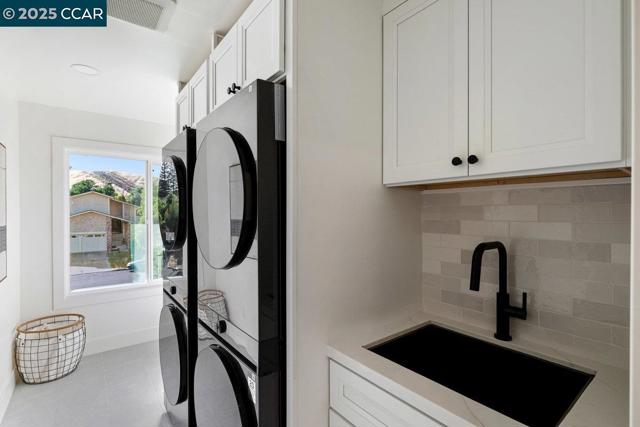 374 James Bowie Ct, Alamo CA: https://media.crmls.org/mediaz/efaa40f6-01e5-4726-a43b-cf58aba8787f.jpg