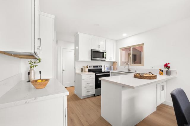 5523 Adobe Falls Road, San Diego CA: https://media.crmls.org/mediaz/efaa692d-d061-491c-8ab2-fc58e834eaf4.jpg