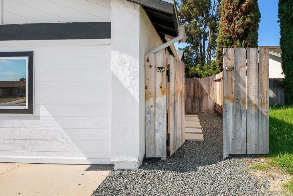 MLS #250043147SD image #23