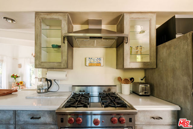21316 Encina Road, Topanga CA: https://media.crmls.org/mediaz/efaa7bc7-0f63-4c2c-8f12-b0323a44d244.jpg