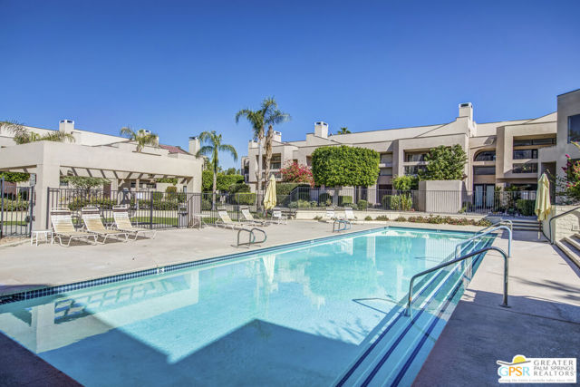 475 Village Square, Palm Springs CA: https://media.crmls.org/mediaz/efab690e-233f-4e30-a76f-bf839a7dc34e.jpg