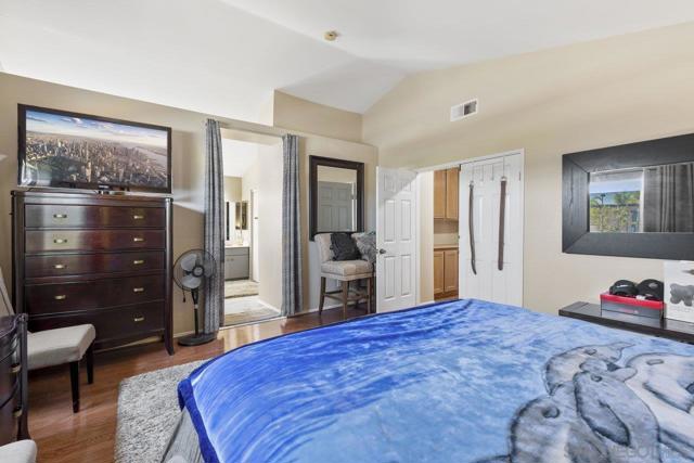 4425 Arbor Cove Cir, Oceanside CA: https://media.crmls.org/mediaz/efac343d-caa5-4a61-a85d-8244264115e1.jpg