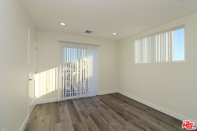 2121 S Burnside Avenue, Los Angeles CA: https://media.crmls.org/mediaz/efac89cc-0510-4d04-bdb4-59d3e23301aa.jpg