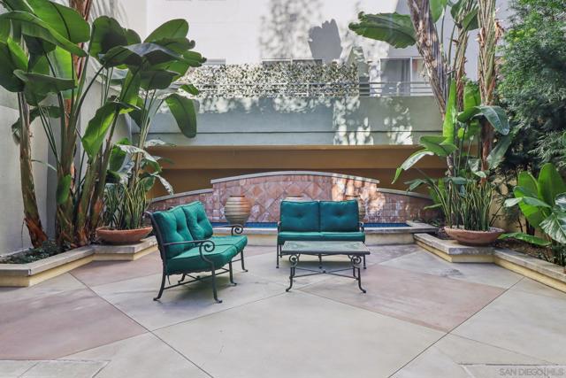 1501 India St, San Diego CA: https://media.crmls.org/mediaz/efac9a79-010b-4d47-a800-669d873b13f3.jpg