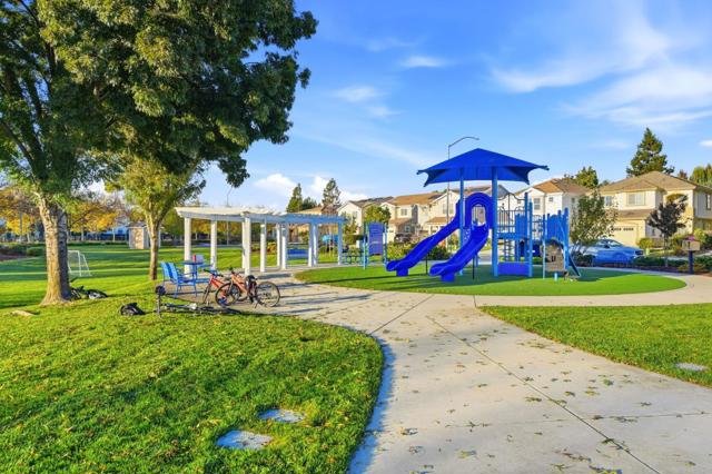 17725 Calle Mazatan, Morgan Hill CA: https://media.crmls.org/mediaz/efacb238-e8f0-4d9c-b4e1-131c209037cf.jpg