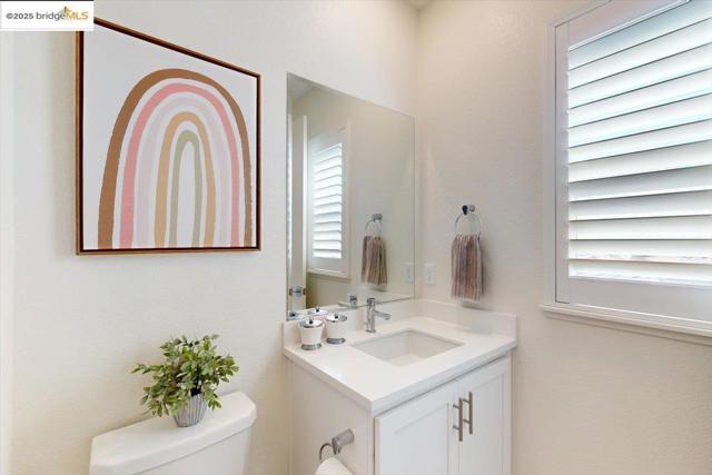 2712 Via Vicenza, San Ramon CA: https://media.crmls.org/mediaz/efaccea6-817d-46bd-8acc-dffebb306d85.jpg