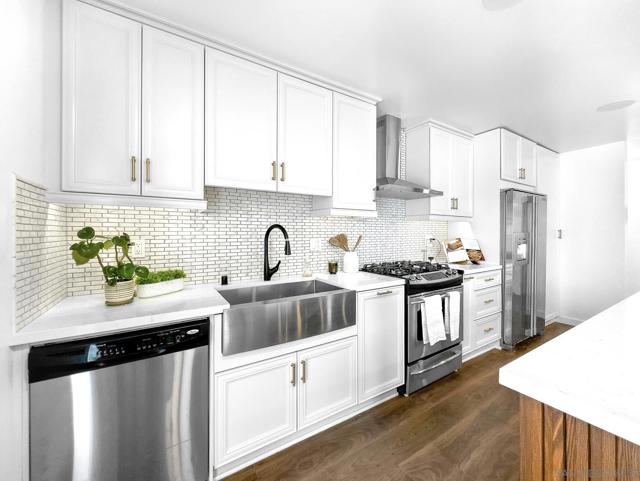 1427 Signal Ave, San Diego CA: https://media.crmls.org/mediaz/efacd7ca-d342-4fd5-987b-6e1cae2a6e04.jpg
