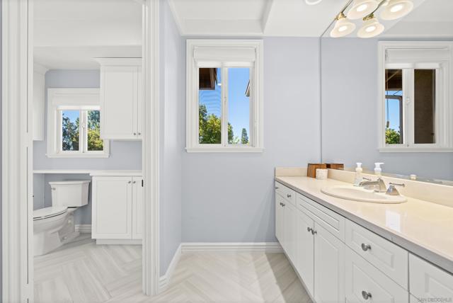 301 Cantle Lane, Encinitas CA: https://media.crmls.org/mediaz/efad3600-1402-4187-bc2d-693b69a08b16.jpg