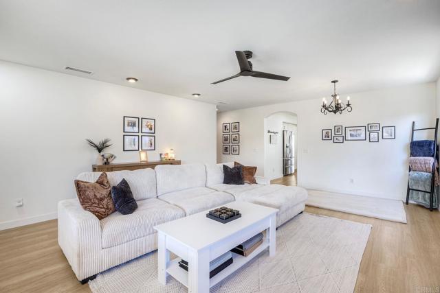 Detail Gallery Image 9 of 34 For 32274 Corte Illora, Temecula,  CA 92592 - 3 Beds | 2 Baths