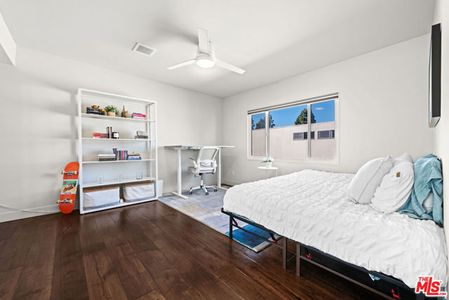 4800 La Villa Marina, Marina del Rey CA: https://media.crmls.org/mediaz/efad7ba7-085a-4f43-8ead-9c544f1136c1.jpg