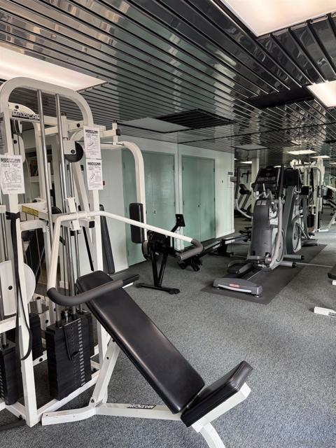 620 State St, San Diego CA: https://media.crmls.org/mediaz/efad9f7f-aca0-459d-ab7a-dc6d4d7d6a70.jpg