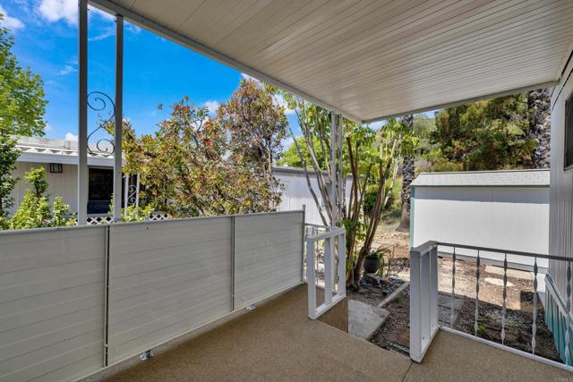 1120 Pepper Dr, El Cajon CA: https://media.crmls.org/mediaz/efae3e7f-f692-4c91-b0ce-4ef1907433f7.jpg