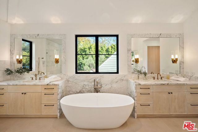 10444 Charing Cross Road, Los Angeles CA: https://media.crmls.org/mediaz/efae71be-496a-432a-8e88-4e8e912e9cc6.jpg