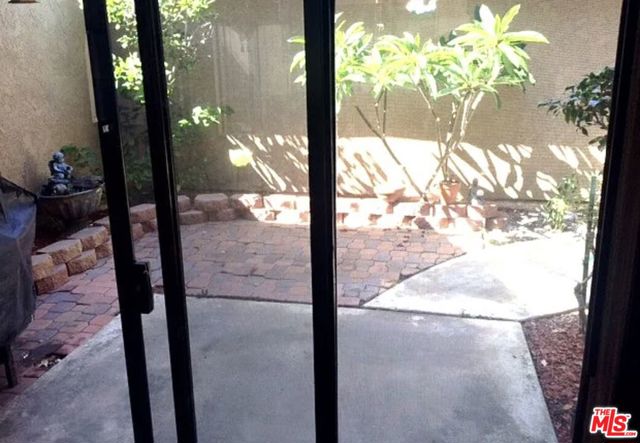 3635 Via Pacifica Walk, Oxnard CA: https://media.crmls.org/mediaz/efaeedf7-84fe-4d30-960a-45c52a9a05af.jpg