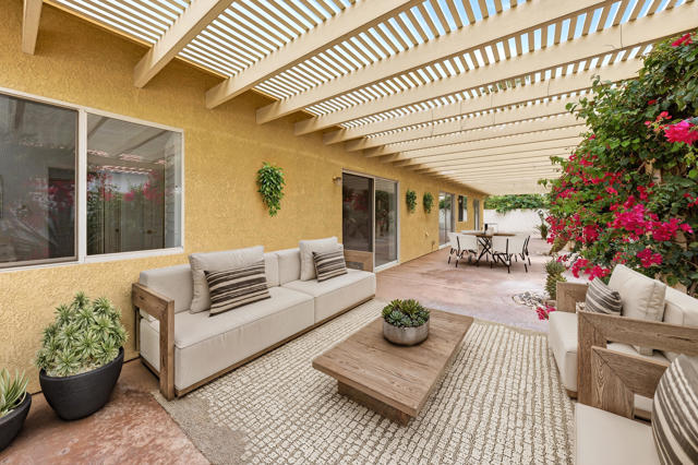 Image 18 of 42 For 78663 Como Court