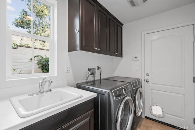 2282 Aventurine Place, Carlsbad CA: https://media.crmls.org/mediaz/efaf493e-1a18-4b81-960f-952419027538.jpg