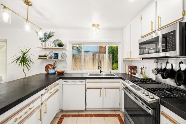 Detail Gallery Image 17 of 75 For 3432 Mount Ariane Dr, San Diego,  CA 92111 - 4 Beds | 2 Baths