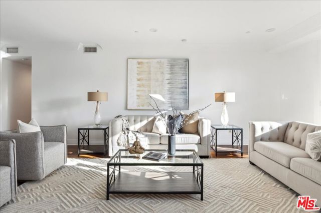 261 S Reeves Drive, Beverly Hills CA: https://media.crmls.org/mediaz/efb0124c-edf4-482f-a6b2-186ce8d59ae4.jpg