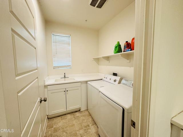 90 Los Altos Street, Ventura CA: https://media.crmls.org/mediaz/efb01ec7-5585-482e-9763-8c3d306b7390.jpg