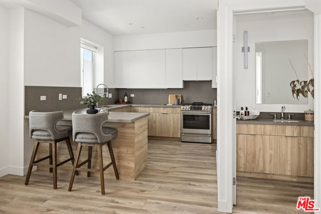 4916 1/2 S Centinela Avenue, Los Angeles CA: https://media.crmls.org/mediaz/efb05162-20d6-4c29-97b5-2ff60fc11c13.jpg