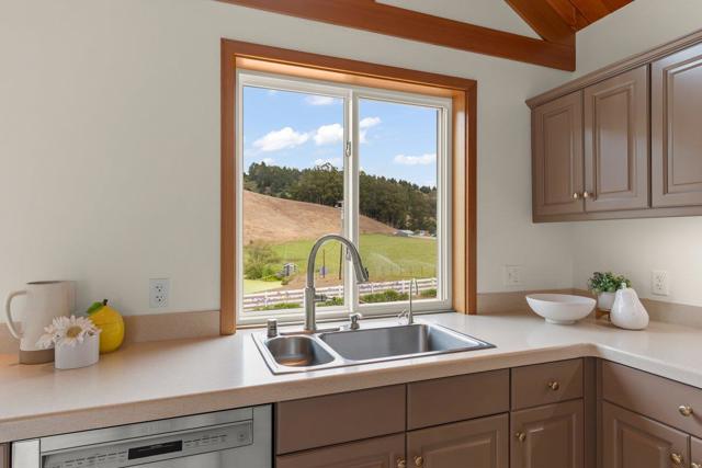 350 6th Avenue, Half Moon Bay CA: https://media.crmls.org/mediaz/efb075e2-150a-4553-bd14-d5fdf141809b.jpg