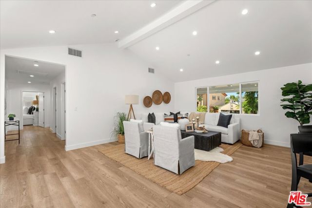 7901 Winsford Avenue, Los Angeles CA: https://media.crmls.org/mediaz/efb07683-6424-4a9f-837c-702e9df208d1.jpg