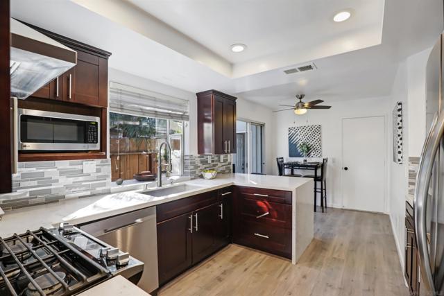 10366 Rancho Carmel Dr, San Diego CA: https://media.crmls.org/mediaz/efb0e47c-1d2a-46ea-abef-302abfd17aba.jpg