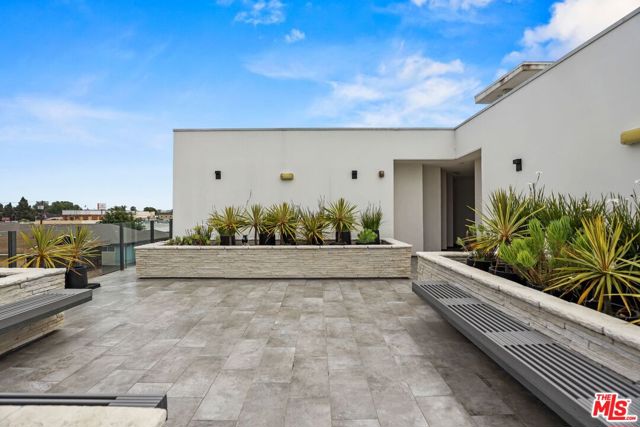 1515 Colby, Los Angeles CA: https://media.crmls.org/mediaz/efb1c47f-0ed5-4b7a-a3f1-cbb16bfc2a5f.jpg
