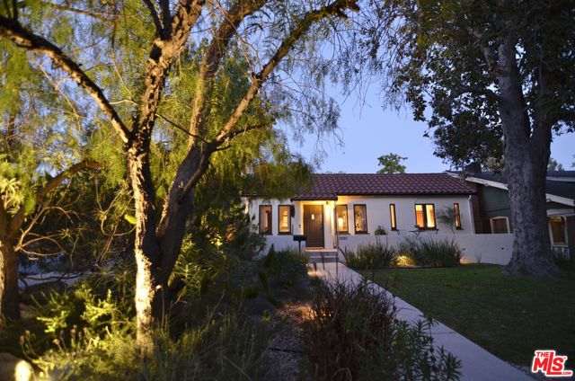 898 N Chester Avenue, Pasadena CA: https://media.crmls.org/mediaz/efb20787-8f6a-4758-a13f-4feb936717c4.jpg