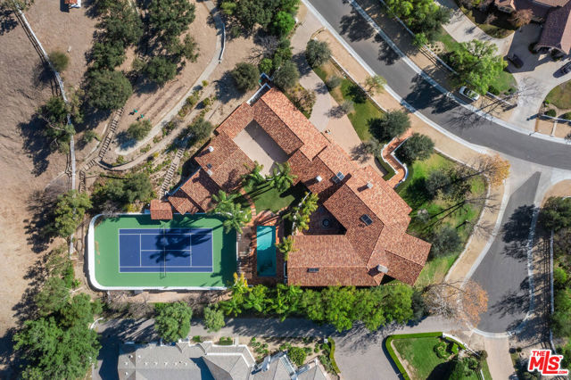 25127 Jim Bridger Road, Hidden Hills CA: https://media.crmls.org/mediaz/efb21588-d1b6-4f42-8a99-32af04d81575.jpg