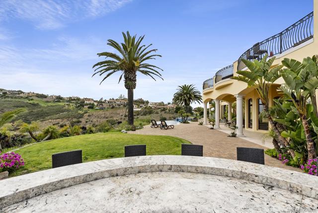 18233 Via Ambiente, Rancho Santa Fe CA: https://media.crmls.org/mediaz/efb29631-67fb-4181-b63d-8785af67ab32.jpg