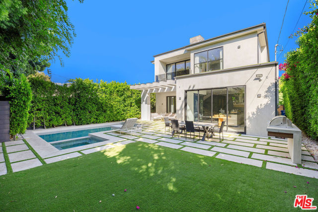 4527 Simpson Avenue, Studio City CA: https://media.crmls.org/mediaz/efb2b040-e39f-44c8-9a5a-d0a7253d16ab.jpg
