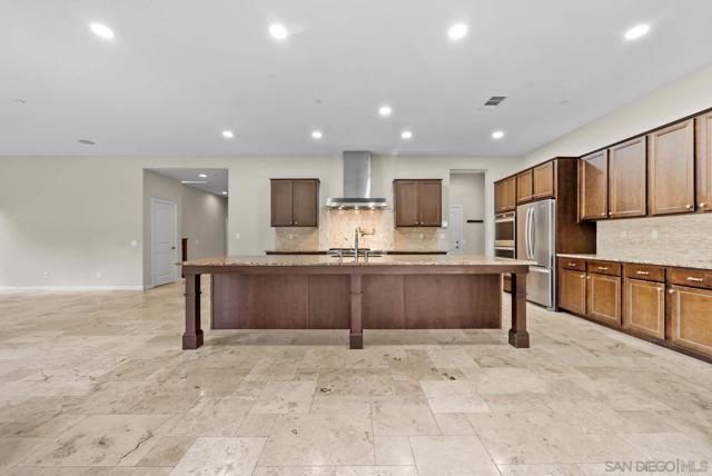 1797 Santa Christina Ave, Chula Vista CA: https://media.crmls.org/mediaz/efb2b978-b79e-40a7-a6ca-0e8c64cab0e5.jpg