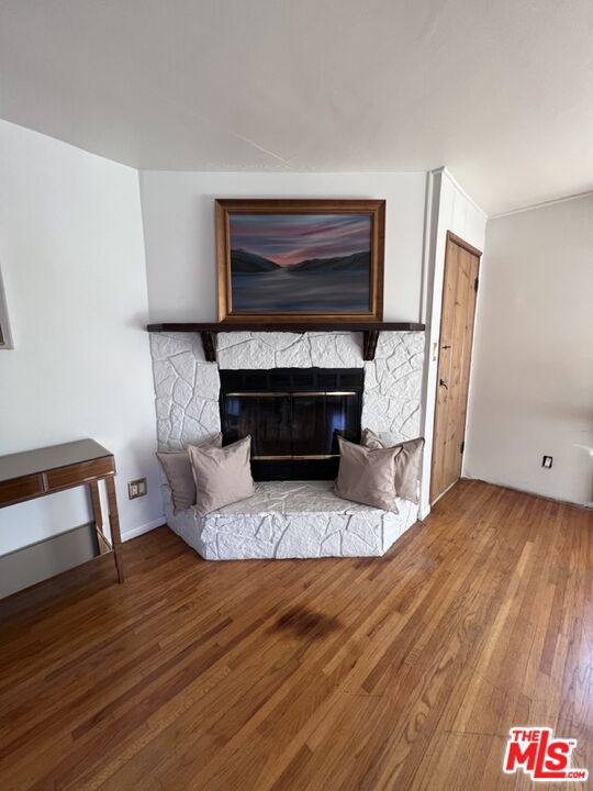 219 Winchester Avenue, Glendale CA: https://media.crmls.org/mediaz/efb2f3dc-192f-49e7-adfc-3d935b360f28.jpg