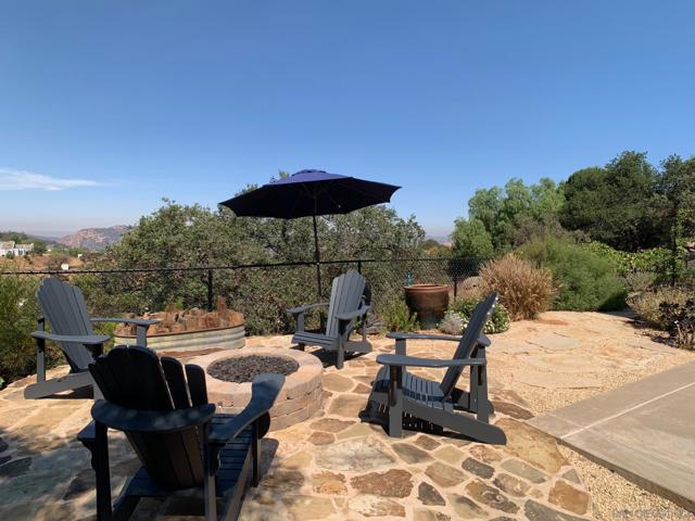 1445 Terracita Ln, Alpine CA: https://media.crmls.org/mediaz/efb319e5-81e9-4ad0-8e3c-b142144d9ca0.jpg