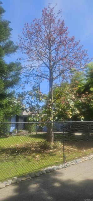 620 Sunset Drive, Vista CA: https://media.crmls.org/mediaz/efb31f1d-fcba-4b7c-8689-3d8cc6f1fc1d.jpg