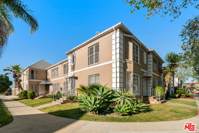 4196 5th Avenue, Los Angeles CA: https://media.crmls.org/mediaz/efb334d9-7c42-4d3d-97d9-595c335f400c.jpg
