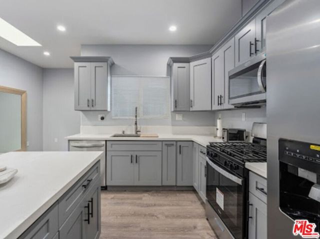 3216 W 30th Street, Los Angeles CA: https://media.crmls.org/mediaz/efb3431b-5e07-4297-a217-b0b7e7972a37.jpg